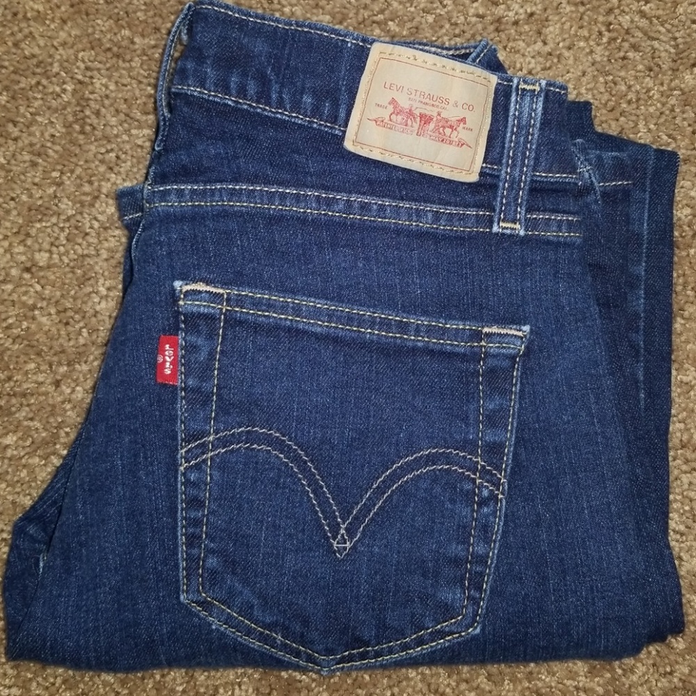 Women's Curvy Cut Levi's Jeans - Picture 3 of 8